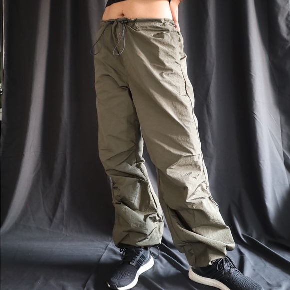 Noisy May Low Waisted Parachute Pants - baggy Y2K pants with adjustable waist - Picture 5 of 9